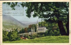 CPA Lourdes La Basilique la ville et le Pic du Jer 