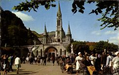 CPA Lourdes HP Le Calvaire XI Station Jesus est attache a la Croix 