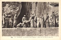 CPA Lourdes Le Calvaire Jesus est mis dans le Sepulcre 
