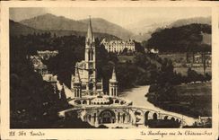 CPA Lourdes La Basilique vue du Chateau Fort 