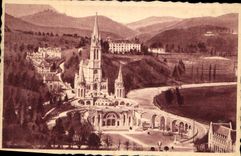 CPA Lourdes La Basilique vue du Chateau Fort 