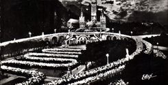 CPA Lourdes La Basilique Illuminees 