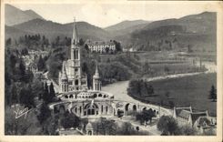 CPA Lourdes La Basilique vue du Chateau Fort 