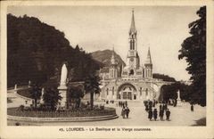 CPA Lourdes La Basilique et la Vierge couronnee 