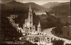 CPA Lourdes La Basilique vue du Chateau Fort 