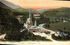 CPA Lourdes La Basilique Vue plongeante 