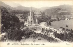 CPA Lourdes La Basilique Vue plongeante 