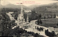 CPA Les Hautes Pyrenees Lourdes Vue Plongeante sur La Basilique 