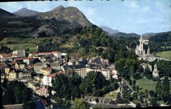 CPA Lourdes La Basilique Vue generale 