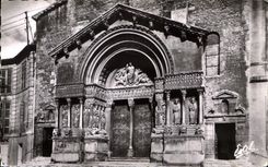 CPA Arles le Portail de la Cathedrale St Trophime XII S 