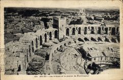 CPA Arles les Arenes et la Plaine de Montmajour 