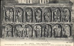 CPA Arles Eglise Saint Trophime Sarcophage du IV siecle ayont serrvi de sepulture a Saint Honorat VI