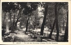 CPA Arles un Coin des Alyscamps Champs Elysees Romains 