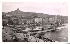CPA Marseille Quai des Belges et N D de la Garde Bateau