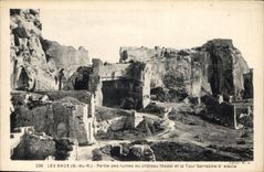 CPA Les Baux B du R Partie des ruines du Chateau feodal et la tour Sarrazine X siecle 