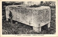CPA Arles les Alyscamps Tombeau Carlovingien 