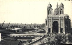 CPA La Cathedrale et les Quais 