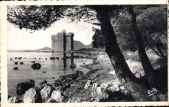 CPA La Cote d'Azur Iles de Lerins Saint Honorat l'ancien monastere fortifie 