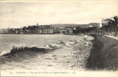 CPA Cannes vue sur la Croisette et le Mont Chevalier 