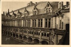 CPA Chateau de Pierrefonds Colonnade de la Cour d'honneur 