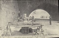 REPRO Les petits metiers parisiens La Matelassiere 