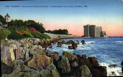 CPA Cannes Iles de Lerins Saint Honorat Le Monastere et le vieux Chateau 