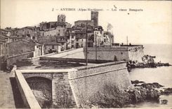 CPA Antibes Alpes Maritimes Les vieux Remparts 