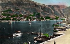 CPM Menton Le Port Vue sur Garavan Bateaux