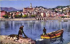 CPA Menton La vieille ville Bateau