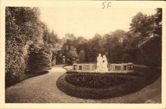 CPA Le Jardin des Buissonnets Le Monument s'eleve a l'endroit meme ou Sainte Therese de l'Enfant Jes