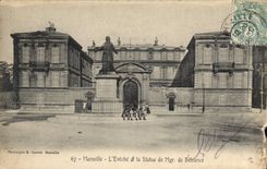 CPA Marseille l'Eveche et la Statue de Mgr de Belsunce 