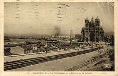 CPA Marseille la Cathedrale et le Bassin de la Joliette 