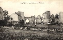 CPA Naves les Ruines du Chateau 
