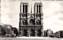 CPA Paris et se Merveilles Cathedrale Notre Dame et le Parvis 