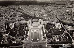 CPA Paris vue panoramique vers le Palais de Chaillot 