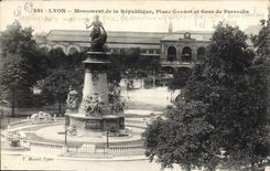 CPA Lyon Monument de la Republique Place Carnot et Gare de Perrache 