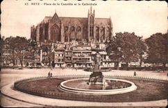CPA Metz Place de la Comedie et la Cathedrale 
