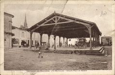 CPA Levignac de Guyenne pres Marmande Grande Place du Marche 