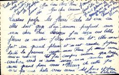 CPA Laissons parler les fleurs que votre coeur ne reste sourd a ces fleurs qui parlent d'amour Femme