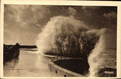 CPA Une vague pendant la grande maree 