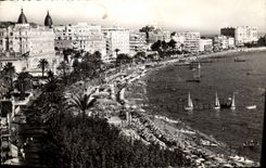 CPA Cannes Les Palaces et la Plage de la Croisette 