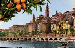 CPA Menton AM Les Plages des Sablettes et la Vieille Ville 