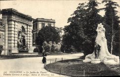 CPA Toulouse Le Jardin des Plantes Fontaine Garonne et Ariege Statue A Silvestre