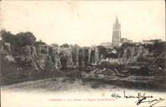 CPA Saintes Les Arenes et l'Eglise Saint Eutrope 
