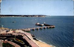 CPM Royan La Jetee Les Pointes de Vallieres et de Suzac Bateau