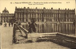 CPA Palais de Versailles Facade sur les Jardins et le Parterre d'eau 