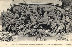 CPA Troyes Bas Relief du Monument des Enfants de l'Aube 