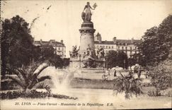 CPA Lyon Place Carnot Monument de la Republique 