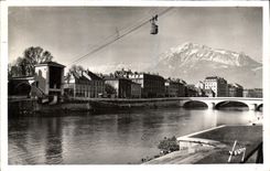 CPA Grenoble Isere Les quais au fond le Moucherotte 