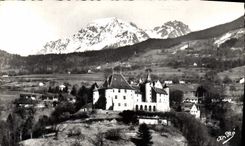 CPA Uriage les Bains Le Chateau et le colon 